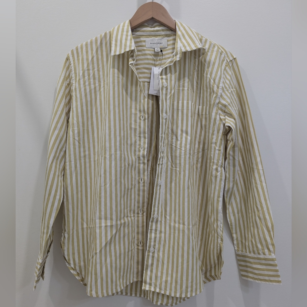 NWT Banana Republic Button Down Shirt 💛